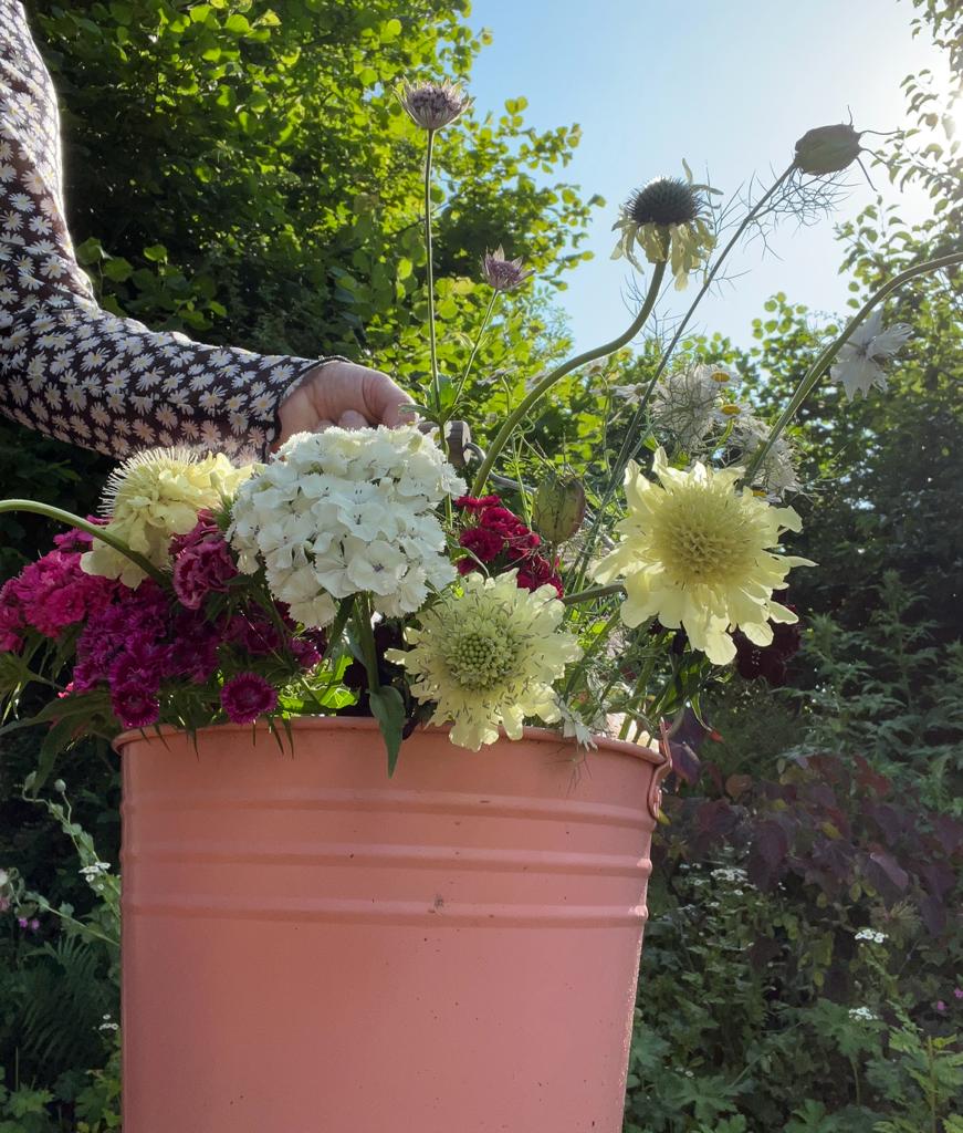 THE BEAUTY OF GARDEN FLORISTRY